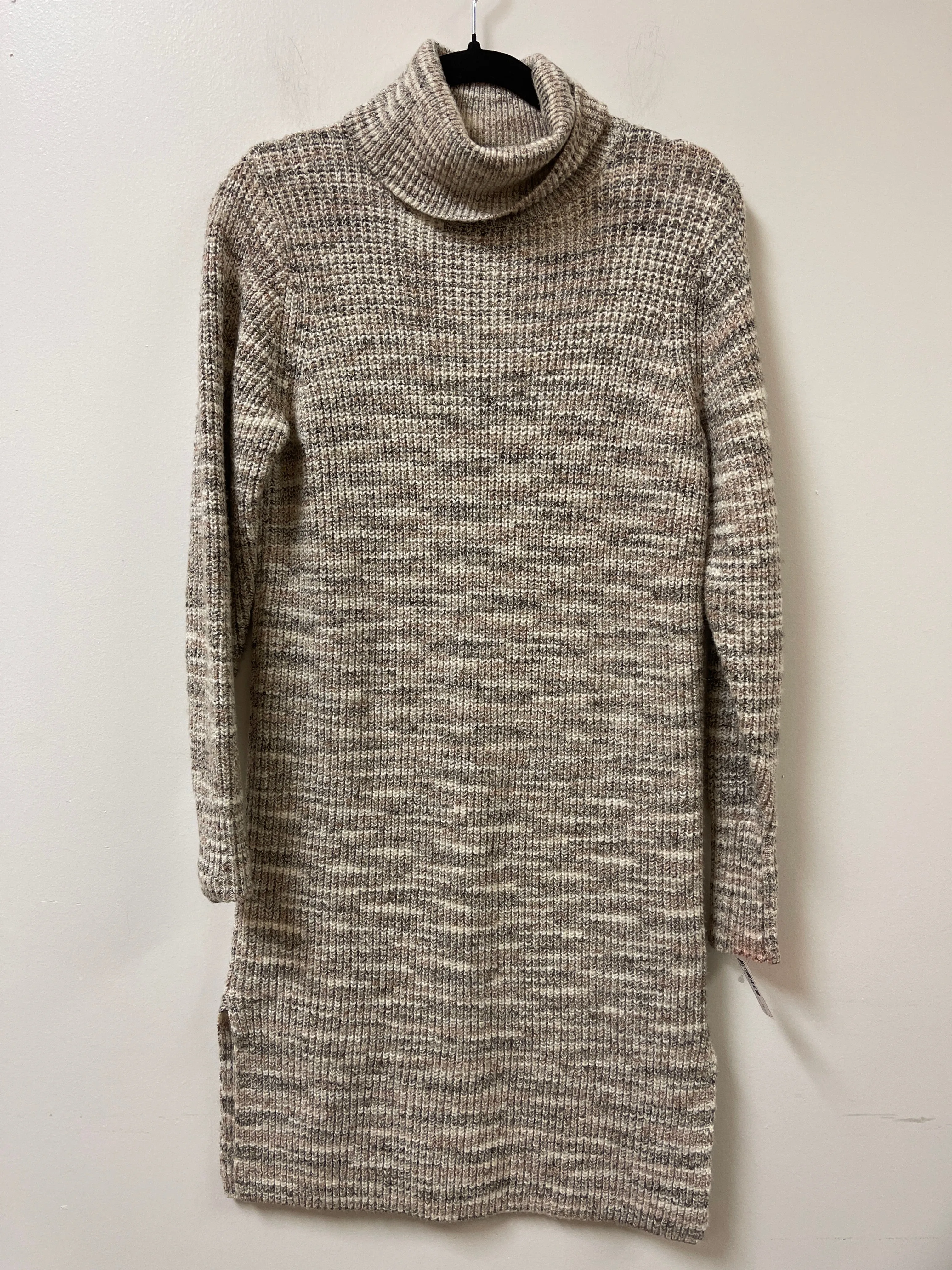 Dress Sweater By Clothes Mentor In Tan, Size: Xs