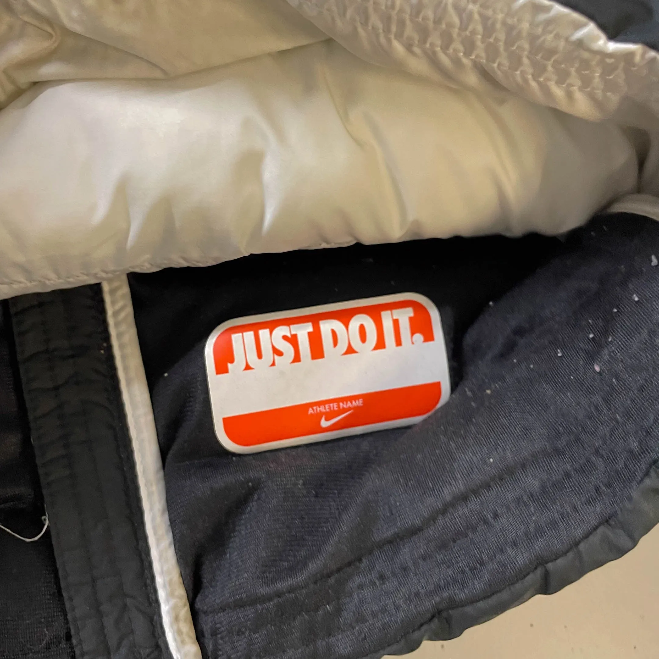 Vintage Nike Just do it puffer padded black hoodie jacket in XS|L22 W16|SKU 3809