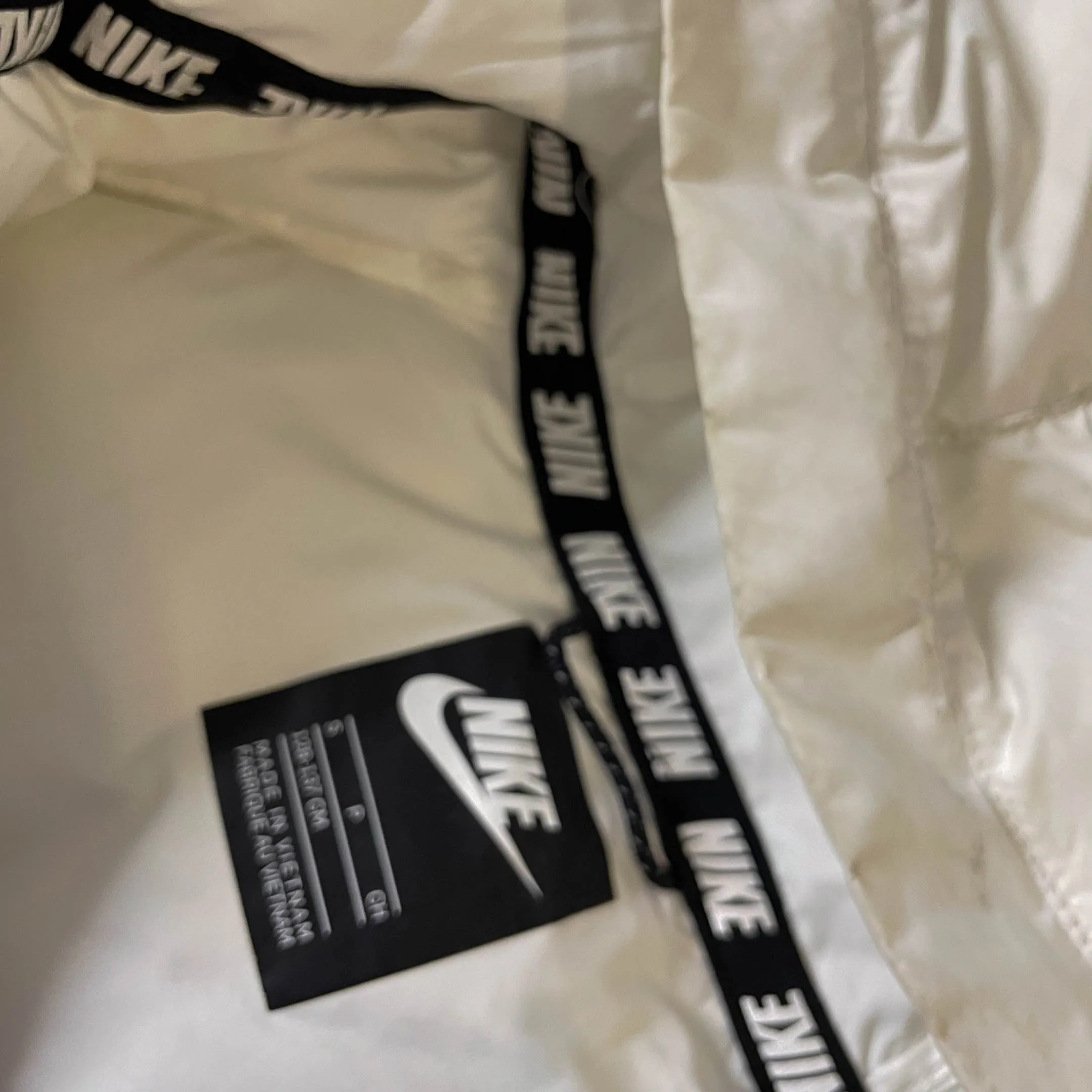 Vintage Nike Just do it puffer padded black hoodie jacket in XS|L22 W16|SKU 3809